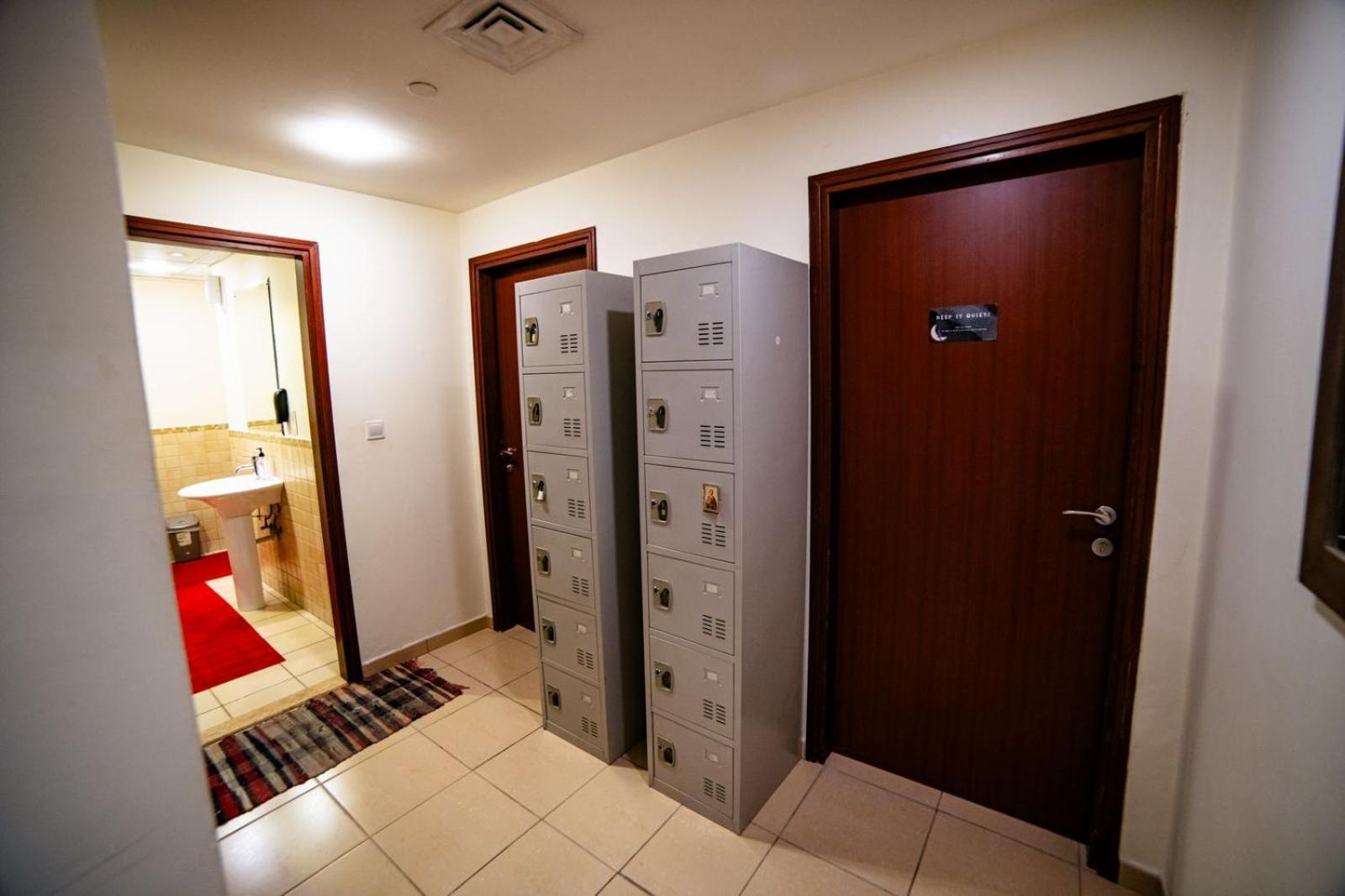 Lunar Hostel - Jbr Dubai Exteriör bild
