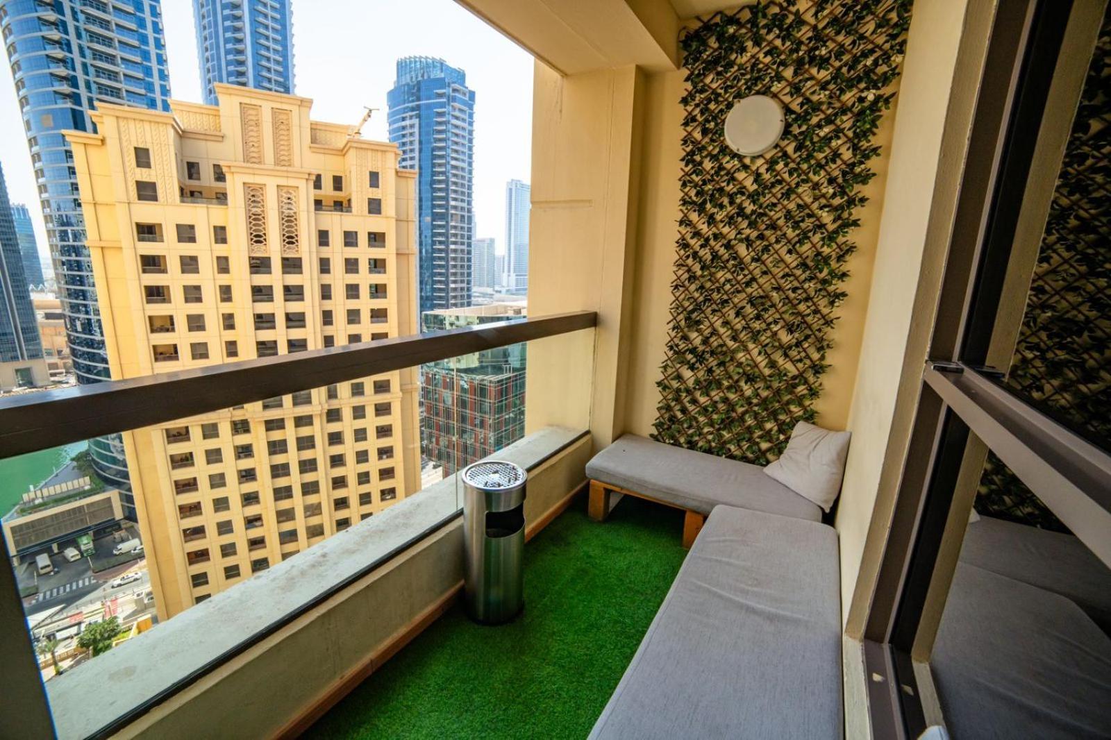Lunar Hostel - Jbr Dubai Exteriör bild