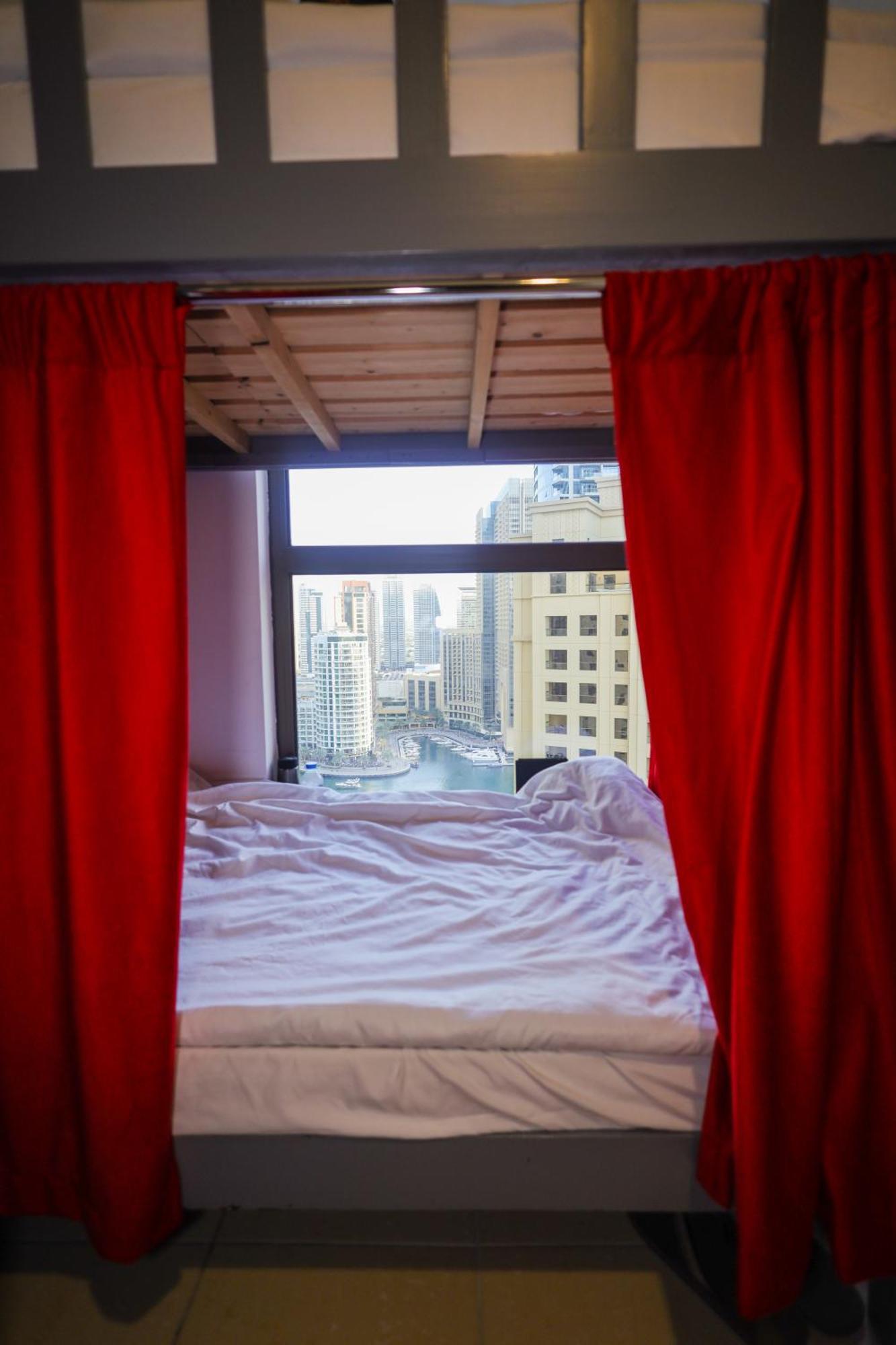 Lunar Hostel - Jbr Dubai Exteriör bild